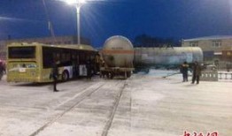 火车撞火车爆料新闻视频